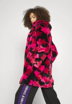 Ecofur Star Jacqurad - Winterjas - Fuxia 8 Ecofur Star Jacqurad - Winterjas - Fuxia -Modex Winkel 01b0361184554e218fee38dc124e8444