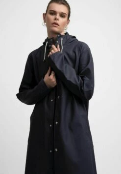 Stutterheim Stockholm- Regenjas - Navy -Modex Winkel 04e0844fc1c14e78a6726286ee877e79