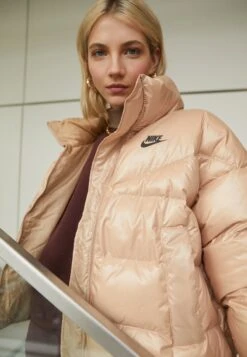 Nike Sportswear W Tf City Jkt - Gewatteerde Jas - Hemp/Black