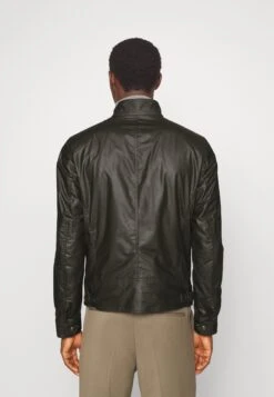 BELSTAFF Racemaster Jacket - Lichte Jas - Faded Olive -Modex Winkel 070c3edd25fd4bb29e6e56ade0e9b689