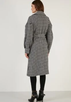 LELA Loose Fit - Trenchcoat - Black 9 LELA Loose Fit - Trenchcoat - Black -Modex Winkel 119348a7884944b88c824dc19c589fc8