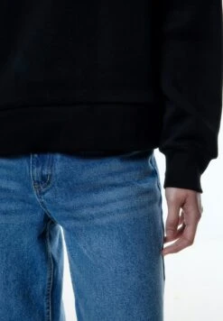 EDITED Valda - Sweater - Schwarz -Modex Winkel 1549f40b2b5d409499b1ed732dd7b273