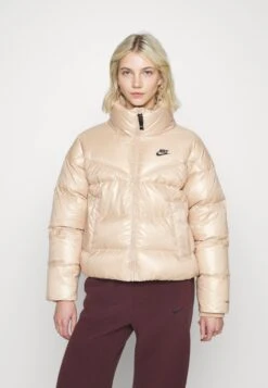 Nike Sportswear W Tf City Jkt - Gewatteerde Jas - Hemp/Black -Modex Winkel 15708f44a94f4938bb305cdfc0084dc9