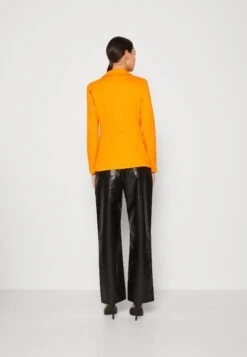 ONLY Onlpinko Vika Fitted - Blazer - Orange Peel -Modex Winkel 1cf1ec21e3214ae6be64baabaffae9eb