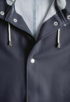 Stutterheim Stockholm- Regenjas - Navy -Modex Winkel 2431d0fa2ce344c58aa55780f2b82e97