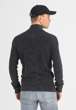 Vest - Off Black 9 Vest - Off Black -Modex Winkel 2d508df3ce254c4fae63d1d9338594a6