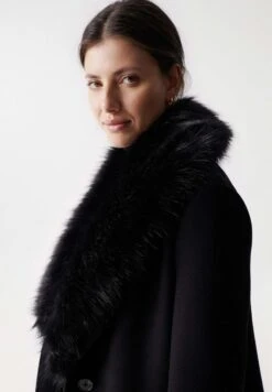 Lisboa - Mantel - Black 7 Lisboa - Mantel - Black -Modex Winkel 2f489eec2082468f838fac0cf5c66b1c