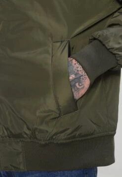 URBAN CLASSICS Oversized - Bomberjacks - Dark Olive 12 URBAN CLASSICS Oversized - Bomberjacks - Dark Olive -Modex Winkel 38009a6282c2400c801daa6b1ae2f23e
