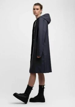 Stutterheim Stockholm- Regenjas - Navy -Modex Winkel 3a02226c59c64927979c1ef4fd20aa64