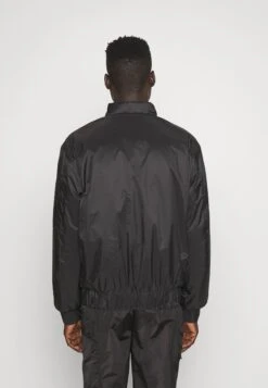 Rains Fuse Jacket Unisex - Bomberjacks - Schwarz -Modex Winkel 3fe34063324242e885923f0093081884