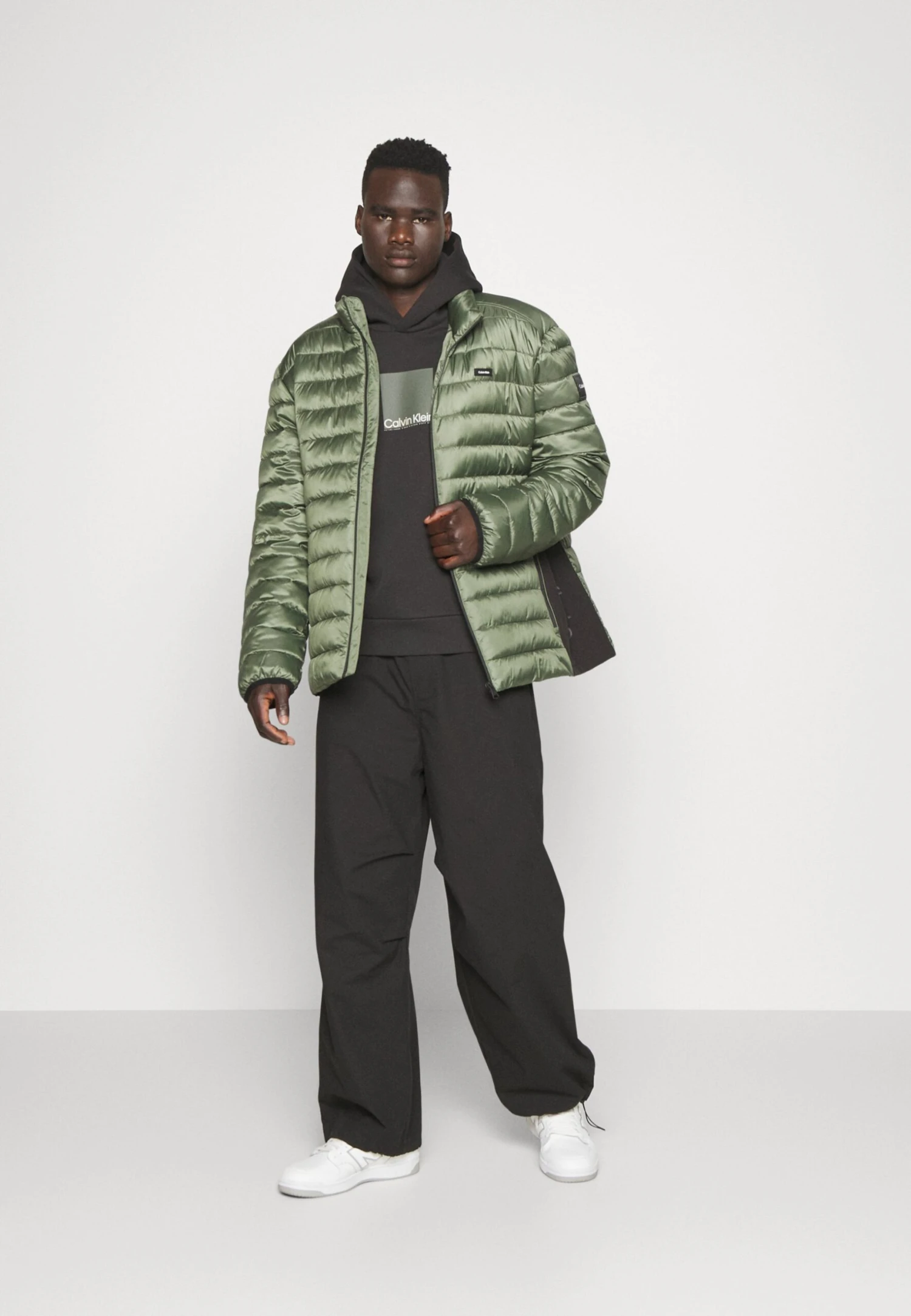 Calvin Klein Side Logo Jacket - Halflange Jas - Thyme 2 Calvin Klein Side Logo Jacket - Halflange Jas - Thyme - Afbeelding 2