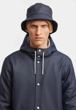 Stutterheim Stockholm- Regenjas - Navy -Modex Winkel 547ed83ea5454faba6015492efc735bd