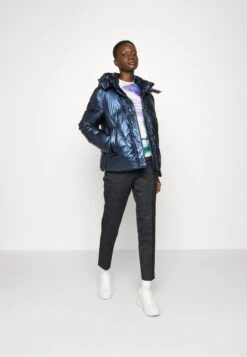 Desigual Padded Hamilton - Winterjas - Navy 11 Desigual Padded Hamilton - Winterjas - Navy -Modex Winkel 5520f6b90177435983ebe56c2ef8be3f