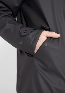 Derbe Trekholm Cp - Regenjas - Phantom Caramel -Modex Winkel 5a52f849f28d4e5f88085fe4bee2bf34