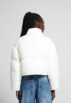 BERSHKA Puffer - Winterjas - White 8 BERSHKA Puffer - Winterjas - White -Modex Winkel 5f8a69f2815141a8af27f1eaad17d1f2