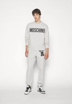 MOSCHINO Sweater - Fantasy Grey 11 MOSCHINO Sweater - Fantasy Grey -Modex Winkel 680f4cf6a5c14c1a9fa0f0689d173f67
