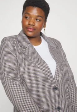 ONLY CARMAKOMA Carnewdita Blazer - Halflange Jas - Pumice Stone/Black/Spiced Apple/Super Sonic -Modex Winkel 6ad4b87c2494406bbe873b692bb3249c