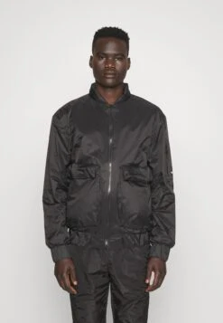 Rains Fuse Jacket Unisex - Bomberjacks - Schwarz