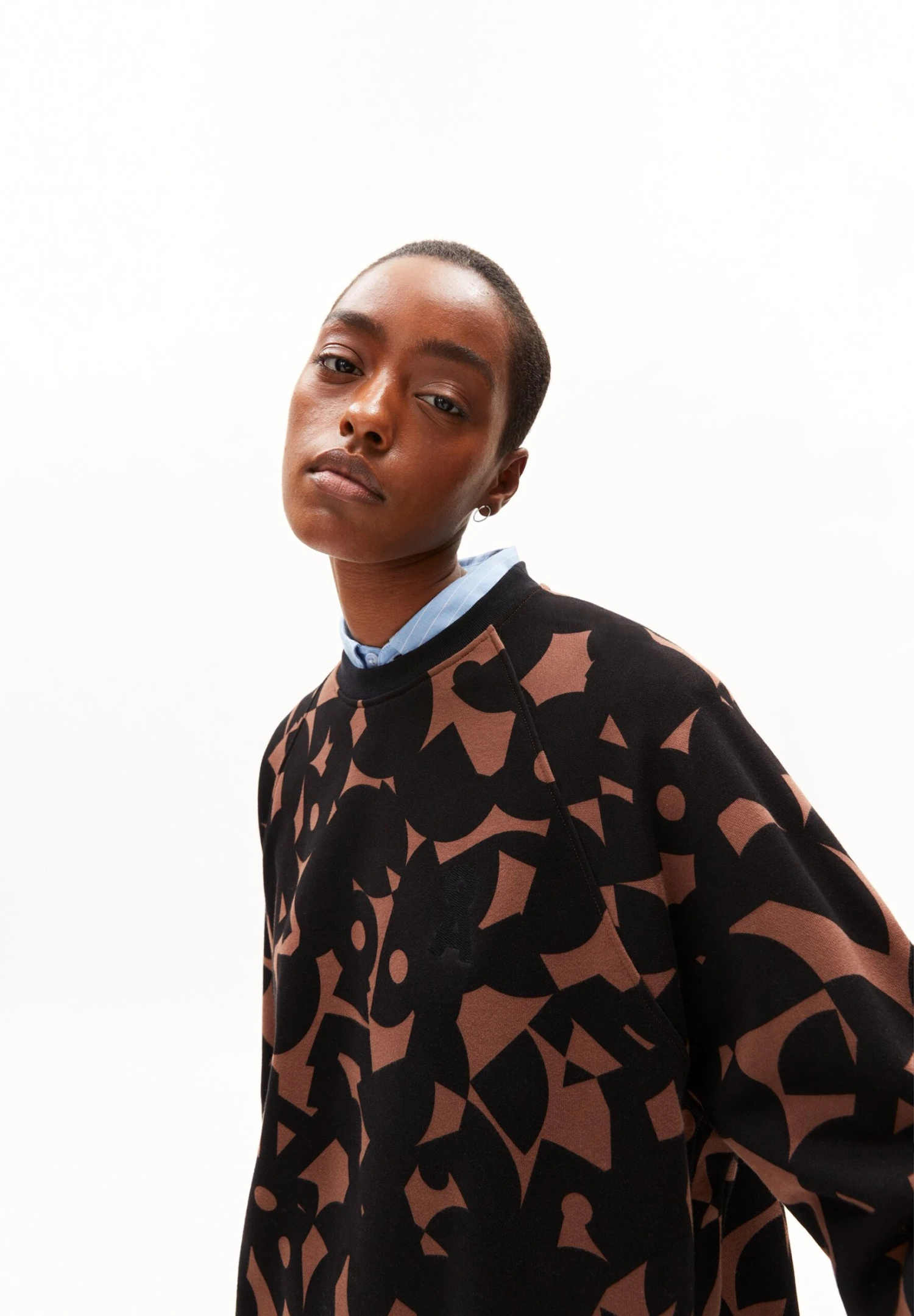 Armedangels Giovanna Abstract - Sweater - Deep Brown 3 Armedangels Giovanna Abstract - Sweater - Deep Brown - Afbeelding 3