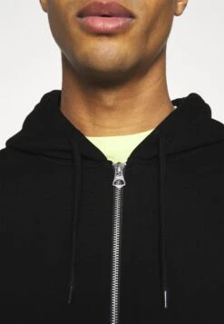WEEKDAY Standard Zip Hoodie - Sweater Met Rits - Black -Modex Winkel 7abe464226be49e49ee52f4253027a90