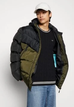 Hollister Co. Cable Crew - Trui - Black -Modex Winkel 864aeb7b123d46d7aff871e77461bea7