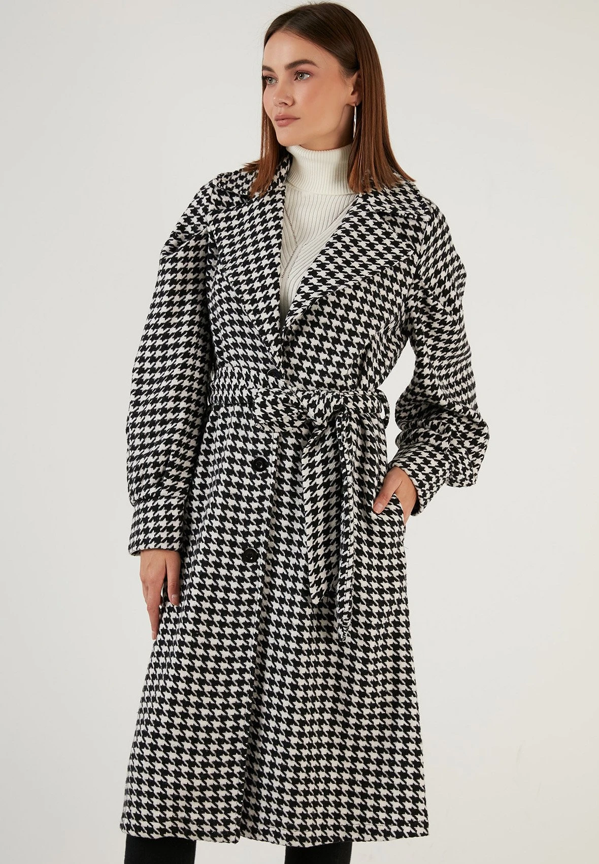 LELA Loose Fit - Trenchcoat - Black 1 LELA Loose Fit - Trenchcoat - Black