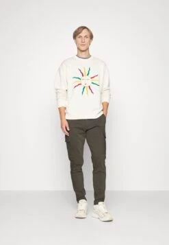 Scotch & Soda Born To Love Artwork Crewneck- Sweater - Ecru -Modex Winkel a039c83f325b49a48709ce0544ba9c72