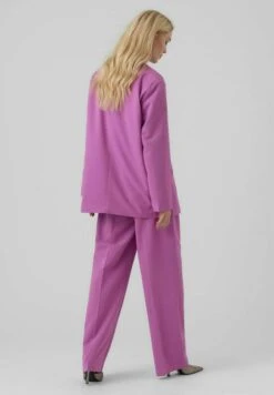 Vero Moda Halflange Jas - Radiant Orchid 7 Vero Moda Halflange Jas - Radiant Orchid -Modex Winkel a39f76b9958d4d06877e96fcd9b7d362