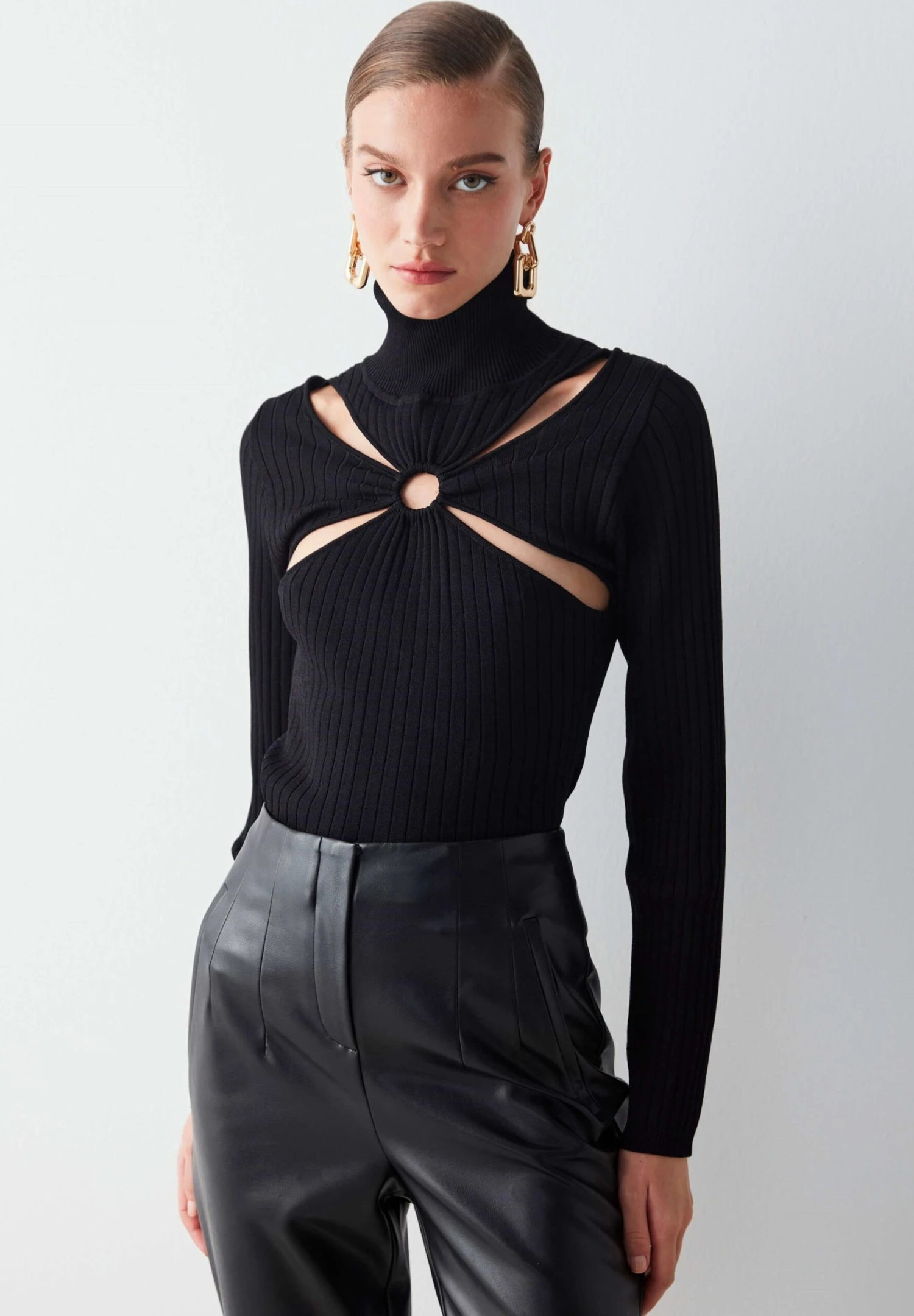 Ipekyol Cutout Turtleneck - Trui - Black 1 Ipekyol Cutout Turtleneck - Trui - Black