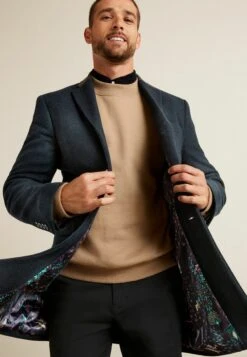 Next Trimmed Epsom- Halflange Jas - Navy Blue 15 Next Trimmed Epsom- Halflange Jas - Navy Blue -Modex Winkel b4488a96dbcb474fa927e98698480b53