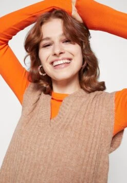 ICHI Kamara - Trui - Light Brown -Modex Winkel b6912f347d434fbaaedf8b28ffa2c4b3