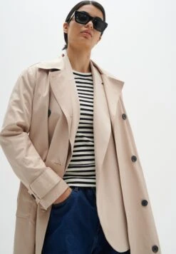 InWear Minonaiw- Trenchcoat - Sandstone -Modex Winkel be1827b62e3c4cbe84de8b971be0f62f