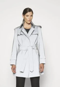 Norma Kamali Double Breasted Mini - Trenchcoat - Grey -Modex Winkel cae524e5bf2f48e7a8a1280463a8c694