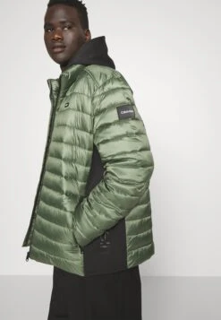 Calvin Klein Side Logo Jacket - Halflange Jas - Thyme 10 Calvin Klein Side Logo Jacket - Halflange Jas - Thyme -Modex Winkel d29e0b6e3eda4eb08468a9a6d8123f46