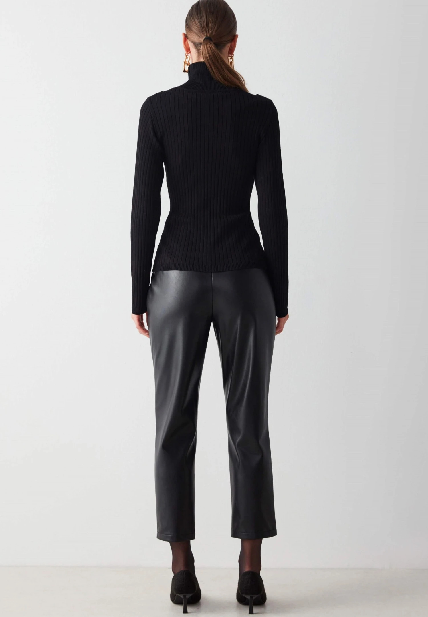 Ipekyol Cutout Turtleneck - Trui - Black 2 Ipekyol Cutout Turtleneck - Trui - Black - Afbeelding 2