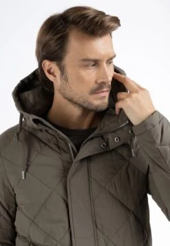 Dreimaster Übergangs Mit Leichter- Winterjas - Oliv 8 Dreimaster Übergangs Mit Leichter- Winterjas - Oliv -Modex Winkel d5d5caff6dd0422c92675de1fc0cc8f6