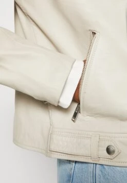 Selected Femme Slfkatie Noos B - Leren Jas - Feather Gray 11 Selected Femme Slfkatie Noos B - Leren Jas - Feather Gray -Modex Winkel d8a9985853f14b15b6dd0719dbc6fbb6