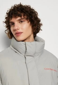 Calvin Klein Jeans Winterjas - Mercury Grey 9 Calvin Klein Jeans Winterjas - Mercury Grey -Modex Winkel d97f4015e2584aefabd69e32d81c4c3b