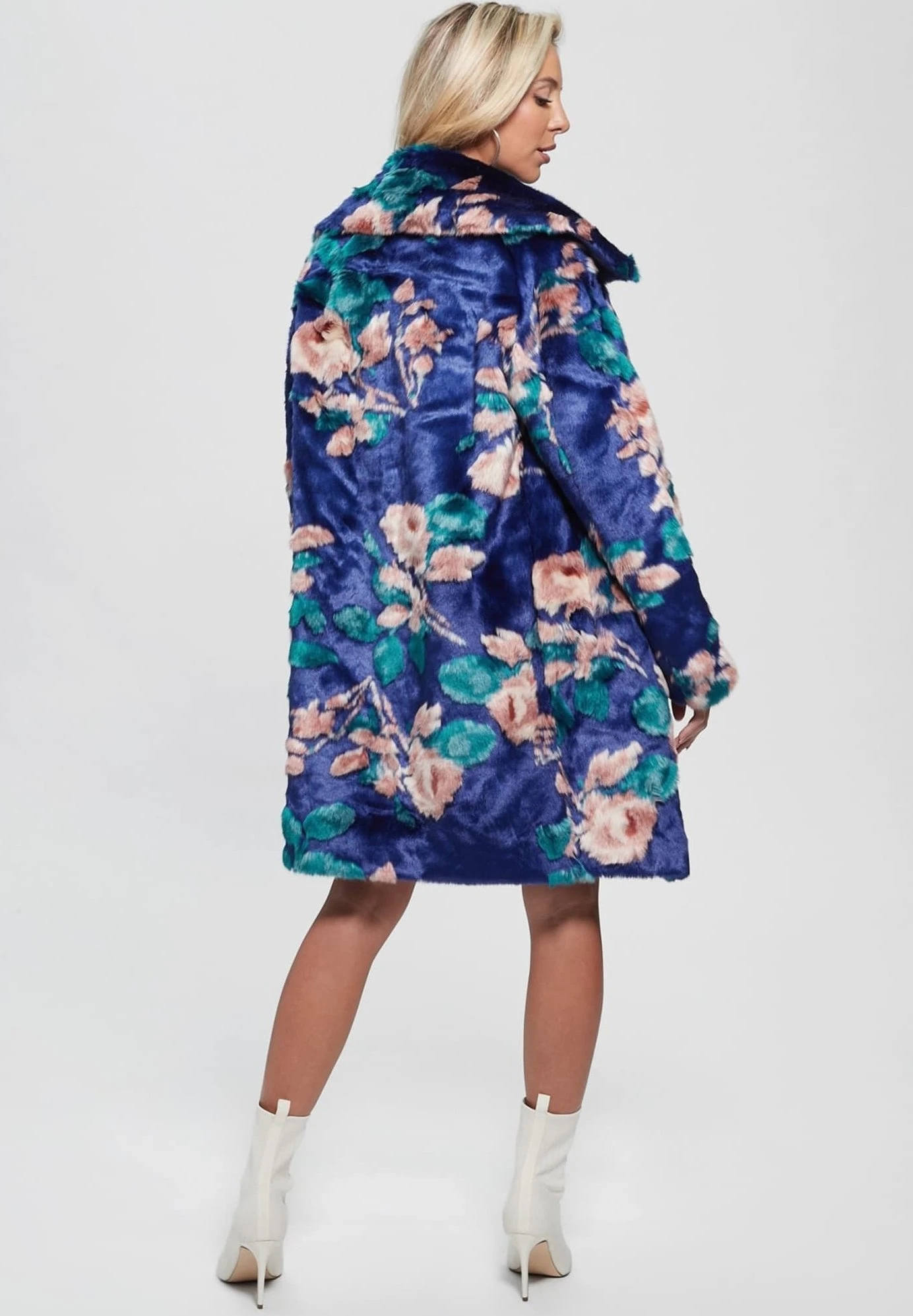 Guess Blumenmuster - Winterjas - Mehrfarbig Grundton Blau 2 Guess Blumenmuster - Winterjas - Mehrfarbig Grundton Blau - Afbeelding 2