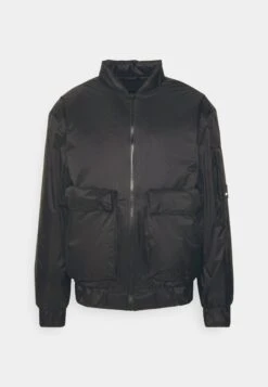 Rains Fuse Jacket Unisex - Bomberjacks - Schwarz -Modex Winkel e5ae93a83d0b4e6092aaf75e5d59034c