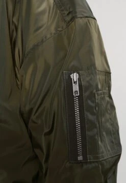 URBAN CLASSICS Oversized - Bomberjacks - Dark Olive 11 URBAN CLASSICS Oversized - Bomberjacks - Dark Olive -Modex Winkel fa33f9b6e7804f53a629349576d22c44